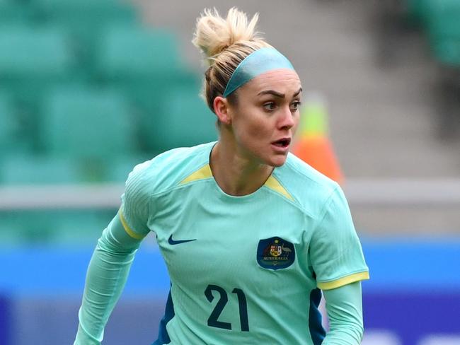 TASHKENT, UZBEKISTAN - FEBRUARY 24: Ellie Carpenter of Australia runs with the ball during the AFC Women's Paris 2024 Olympic Qualifier Round 3 match between Uzbekistan and Australia Matildas at Milliy Stadium on February 24, 2024 in Tashkent, Uzbekistan. (Photo by Tolib Kosimov/Getty Images)