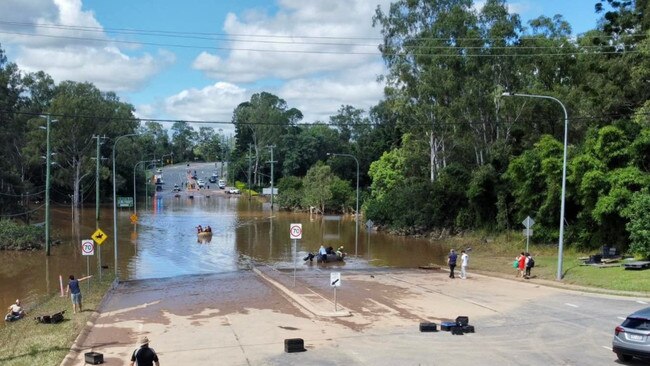 The scene at Moggill Rd, near Rafting Ground Rd.