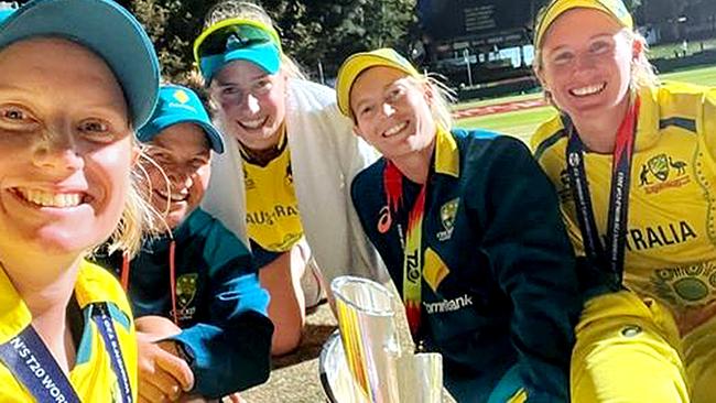 Alyssa Healy, coach Shelley Nitschke, Ellyse Perry, Meg Lanning and Beth Mooney after the Australian T20 team won the World Cup in South Africa.