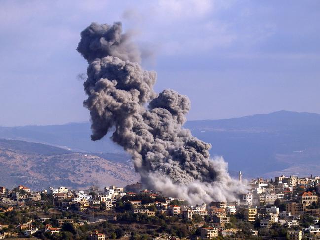 TOPSHOT - Smoke billows from the site of an Israeli airstrike that targeted the southern Lebanese village of Khiam on October 17, 2024, amid the continuing war between Irsael and Hezbollah. (Photo by AFP)