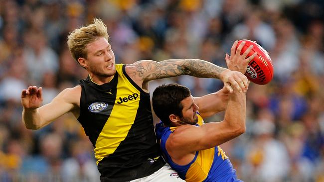 Jack Darling outpoints Nathan Broad in a marking contest last year. Picture: Paul Kane/Getty Images.