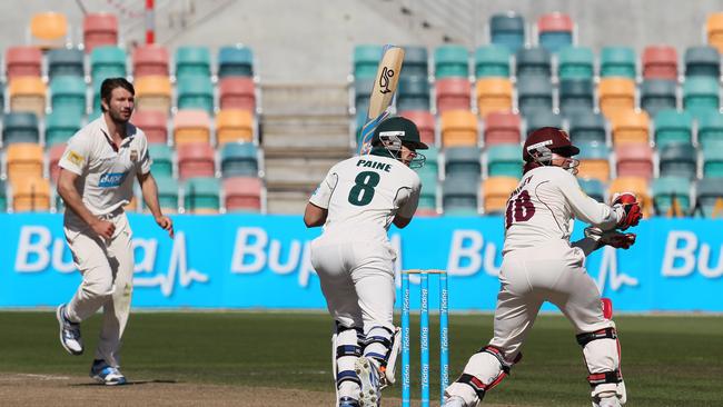 Bull's Michael Neser ,Chris Hartley at stumps.