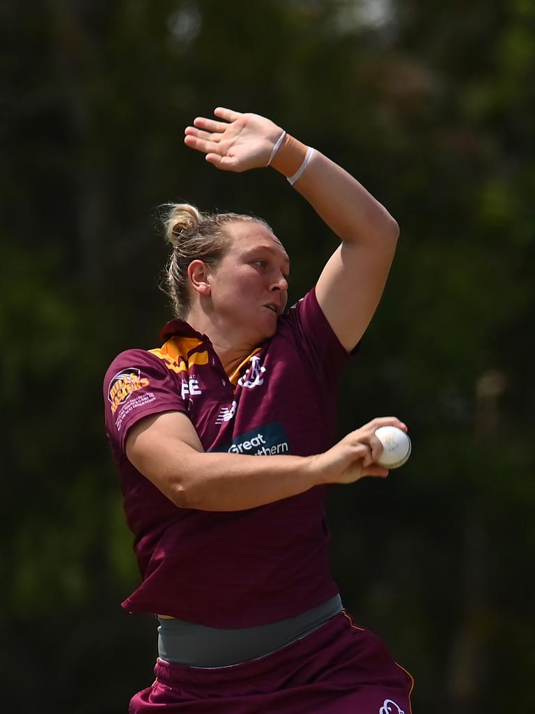 GOLD COAST, AUSTRALIA - OCTOBER 03: Nicola Hancock of Queensland bowls during the WNCL match between Queensland and the Australian Capital Territory at Bill Pippen Oval, on October 03, 2022, in Gold Coast, Australia. (Photo by Albert Perez/Getty Images)