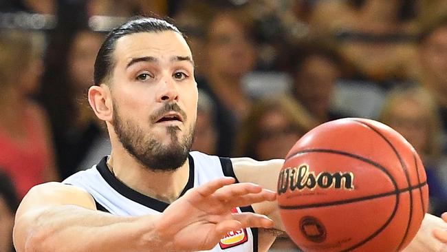 CAIRNS, AUSTRALIA — NOVEMBER 03: Chris Goulding of Melbourne United passes the ball during the round four NBL match between the Cairns Taipans and Melbourne United at Cairns Convention Centre on November 3, 2018 in Cairns, Australia. (Photo by Ian Hitchcock/Getty Images)