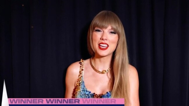 Taylor Swift accepts the International Artist award.