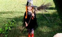 Witch costume: make a witch's broomstick