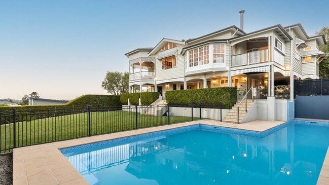 12 Corner St, Grange goes to auction at 11.15am