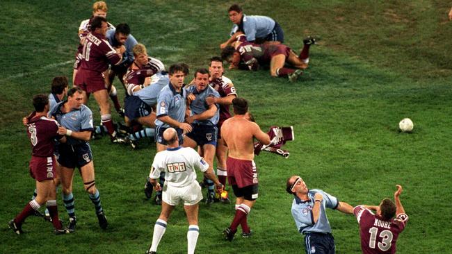 Linesman Martin Weekes (C) runs on to field as all-in brawl erupts with David Barnhill and Billy Moore (foreground) during NSW v Queensland State of Origin game at the MCG in Melbourne, 31/05/1995.