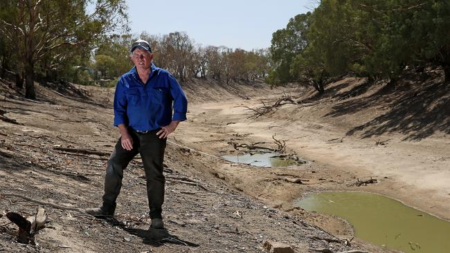 The dry river banks of the Darling River are exposed at Tilpa. Picture: Toby Zerna