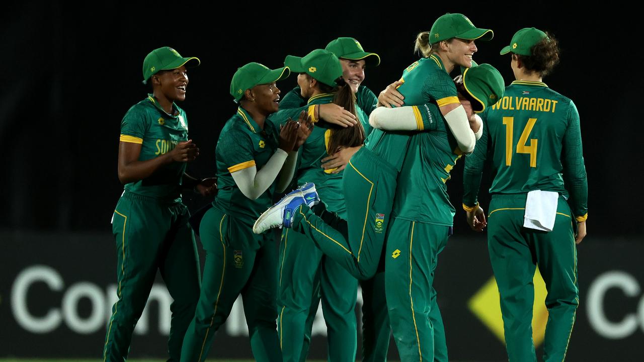 South Africa celebrate victory. Photo by Mark Metcalfe/Getty Images