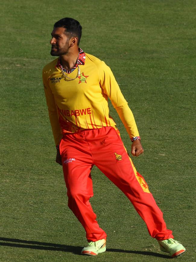 Zimbabwe's Sikandar Raza put on a show. Photo by Jekesai NJIKIZANA / AFP.