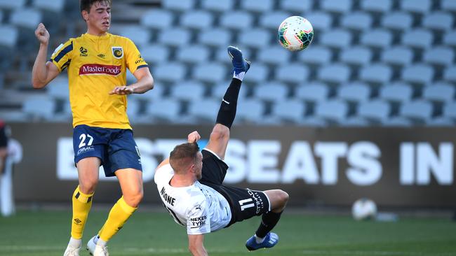 Melbourne City’s Craig Noone tries his look with an acrobatic volley against Central Coast Mariners at Gosford. Picture: AAP
