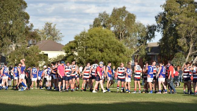 Highett and Keysborough shake hands after a terrific preliminary final. Pic: Andy Bekierz (Andy’s Pix)