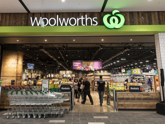 Gregory Hills Town Centre and its “generation-next” Woolworths supermarket celebrated its grand opening today.