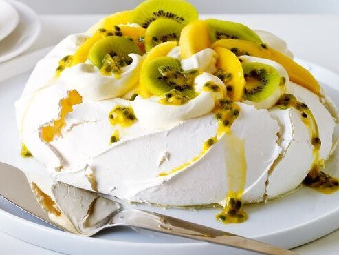 Pavlova with kiwi fruit.