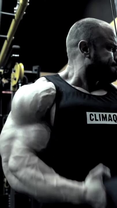 Bodybuilder pumps iron in the gym before death at age 31