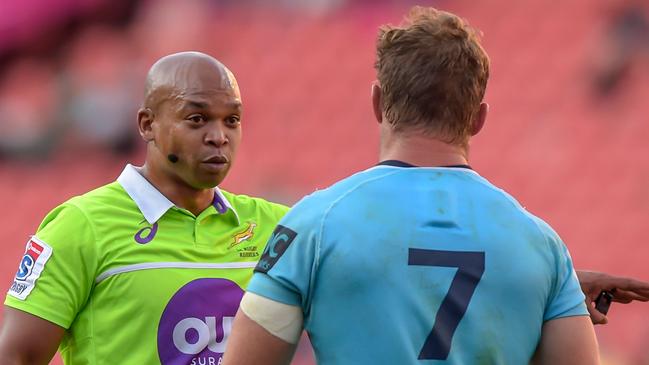 Referee Egon Seconds (L) talks to The NSW Waratah's Michael Hooper (R) during the Super Rugby match, Emirates Lions v NSW Waratahs at the Emirates Airline Park, Johannesburg, on May 11, 2019. (Photo by Christiaan Kotze / AFP)