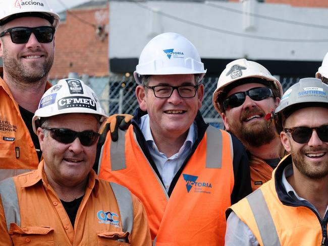 MELBOURNE, AUSTRALIA - NewsWire Photos 13  APRIL 2023: Photo of Premier, Daniel Andrews, and Deputy Premier, Jacinta Allan attending the Glenhuntly level crossing removal site.Picture: NCA NewsWire / Luis Ascui