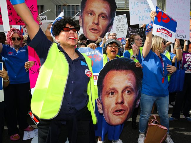 SYDNEY, AUSTRALIA : NewsWire Photos - SEPTEMBER 10 2024; NSW Nurses and Midwives are striking and holding rallies across NSW today for a 15 percent pay rise and are seen outside Premier Chris minns office in Kogarah, in Sydney. Picture: NewsWire / Gaye Gerard