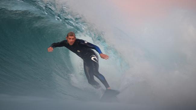 Mick Fanning progressed to the elimination rounds of Bells on Friday.