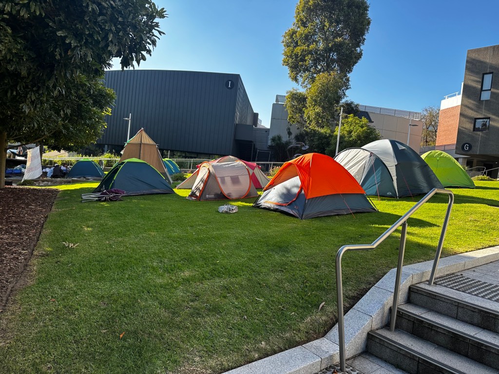 Tensions reached boiling point at Deakin Universitys Burwood campus as Palestine and Israel supporters clashed at a solidarity with Gaza encampment, leaving one staff member with cuts and bruises. Picture: Rebecca Borg
