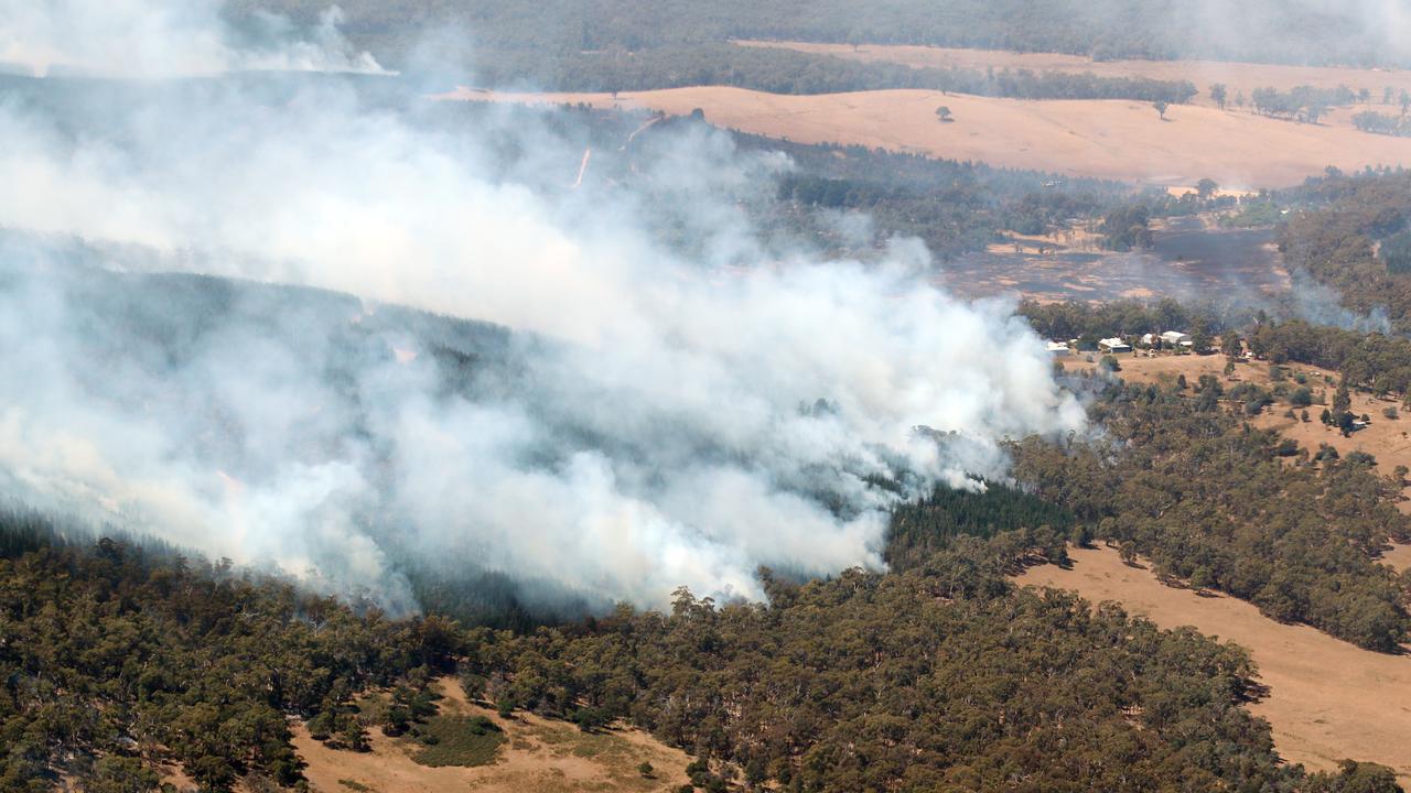 The bushfire north of Beaufort in Victoria. Picture: NCA NewsWire / David Crosling