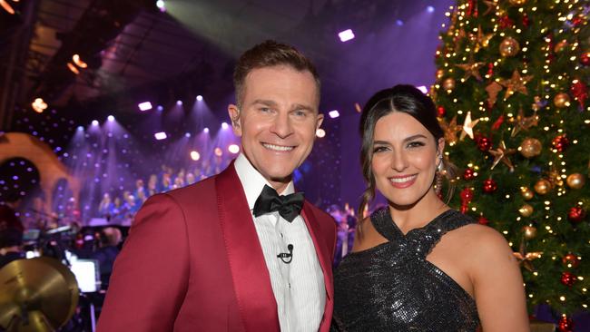 Vision Australia’s Carols By Candlelight 2023 Sarah Abo and David Campbell tried to diffuse the situation.