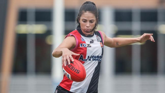 Southern Districts star Lateesha Jeffrey is looking forward to trying her hand at netball with Hoggies in the 2020 Darwin A-grade netball season. Picture GLENN CAMPBELL