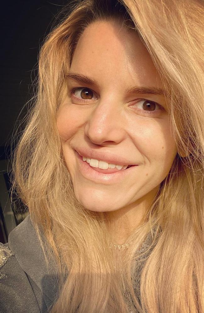 Jessica Simpson posted this makeup-free selfie.