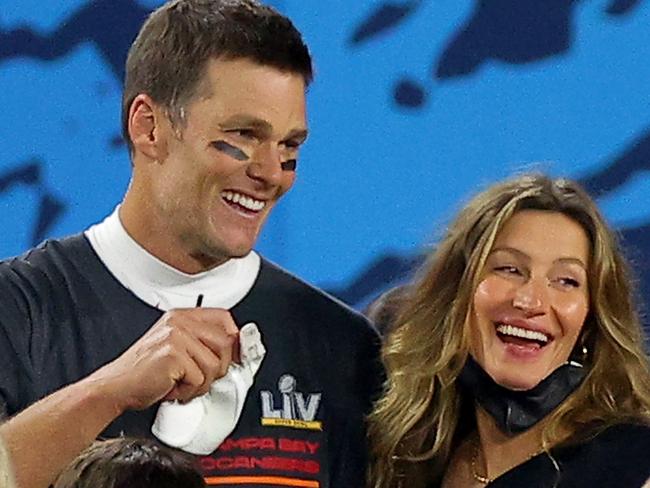 TAMPA, FLORIDA - FEBRUARY 07: Tom Brady #12 of the Tampa Bay Buccaneers celebrates with Gisele Bundchen after winning Super Bowl LV at Raymond James Stadium on February 07, 2021 in Tampa, Florida.   Kevin C. Cox/Getty Images/AFP == FOR NEWSPAPERS, INTERNET, TELCOS & TELEVISION USE ONLY ==