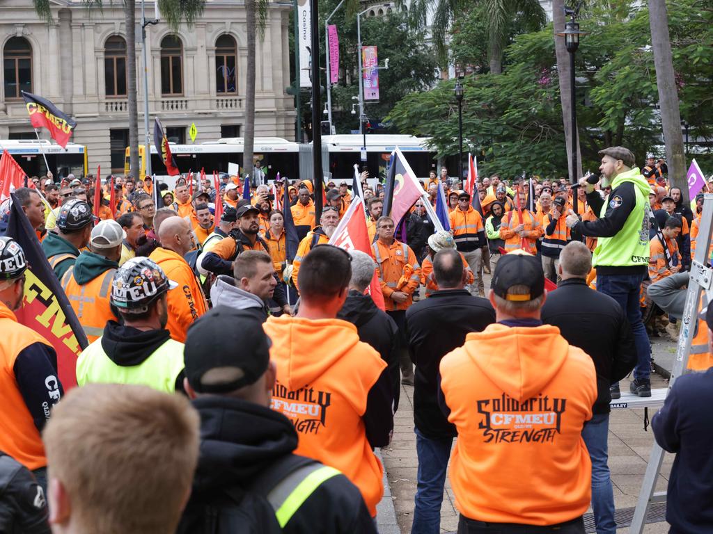 Workers on the streets of Brisbane CDB in July 2023. Picture: Steve Pohlner