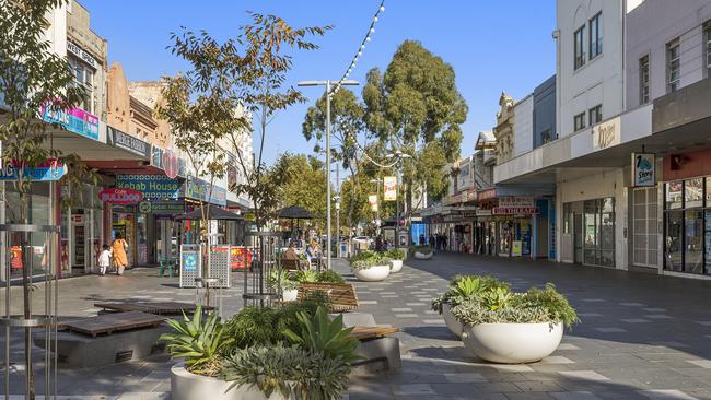 Footscray traders push to move free meal service over ‘nuisance’ claims.