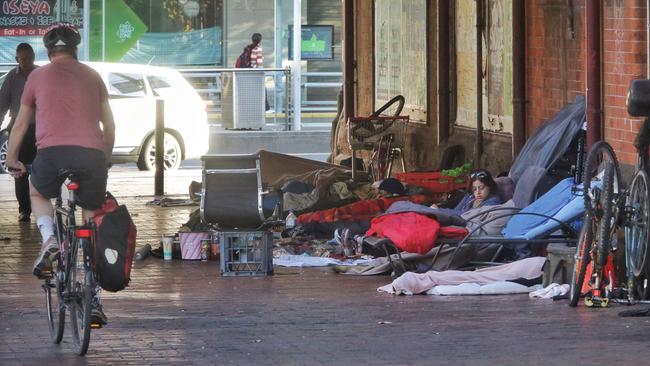 Homeless news Melbourne: New homeless camp set up after Flinders Street ...