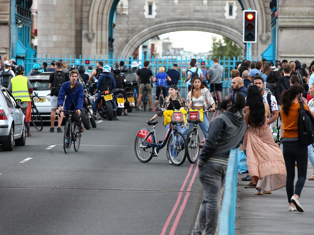 Chaos As London’s Tower Bridge Stuck Open Due To Mechanical Fault ...