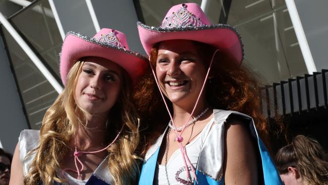 Charlie Muggeridge and Holly-Anne Buchan braved the heat early in the morning waiting for Monday night’s show. Picture: NCA NewsWire /Philip Gostelow