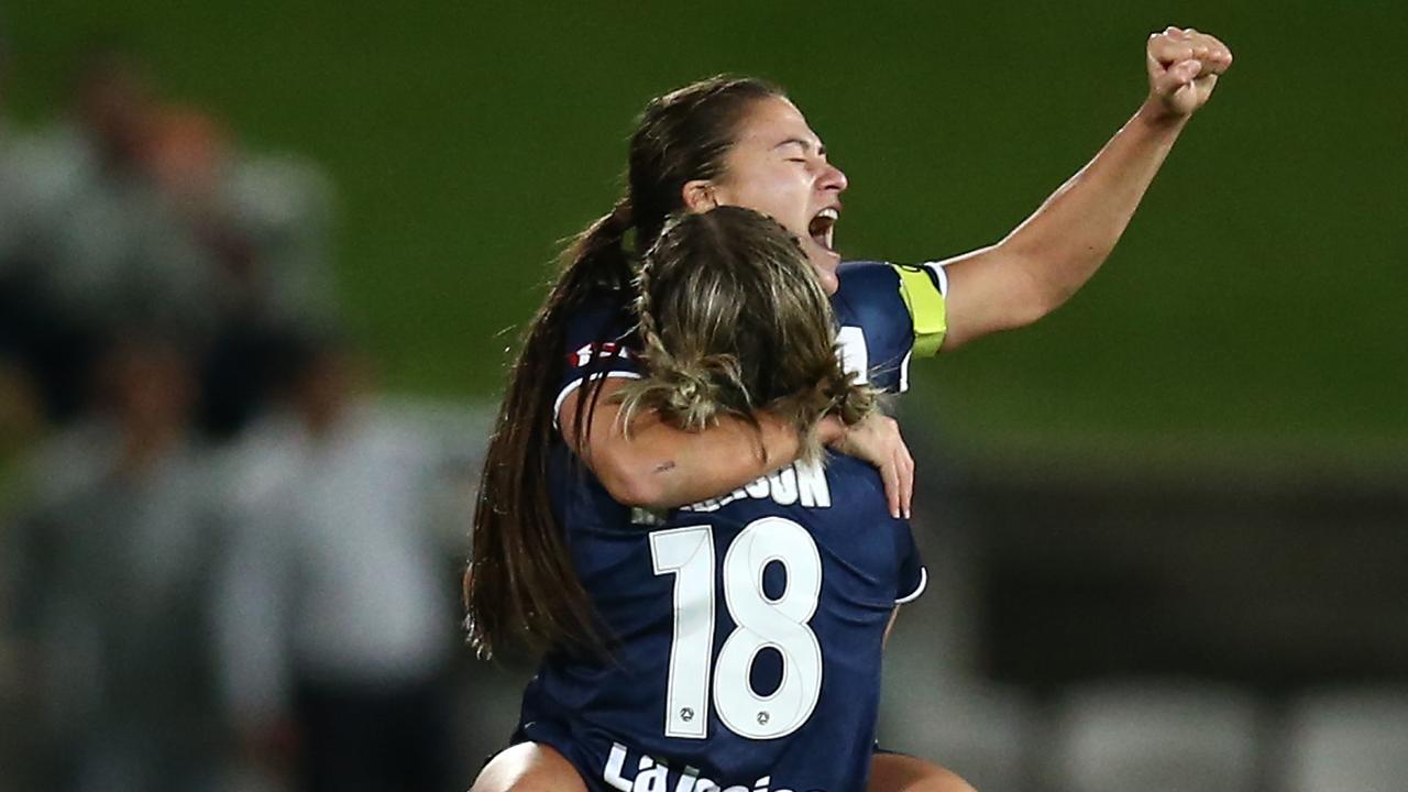 Melbourne Victory celebrate their W-League victory.