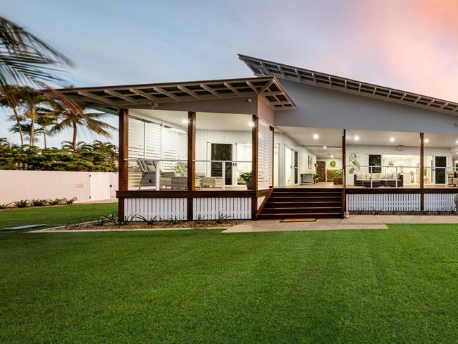 Lowcock Builders scooped the BUSSQ Building Super President's Award for Queens Bay Home at the Master Builders Mackay and Whitsunday 2023 Housing and Construction Awards. Picture: Liz Andrews Photography