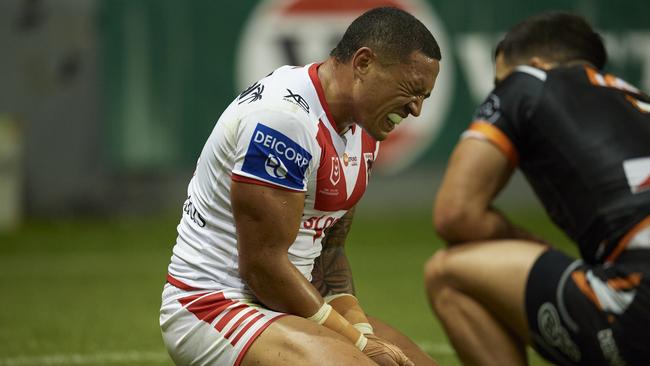 Tyson Frizell almost set up a try for the Dragons but the final pass went astray. Picture: Getty Images