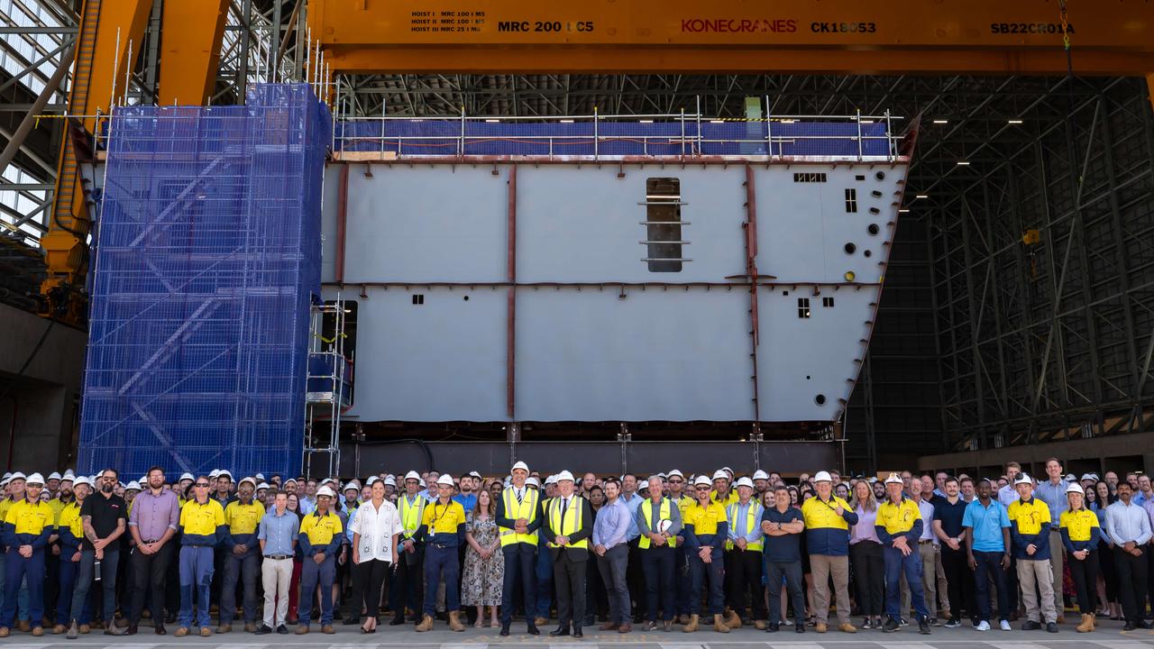 6.11.23 - SA Premier Peter Malinauskas with BAEÃ&#149;s Managing Director (Maritime) Craig Lockhart and staff at the Osbourne shipyard. Photo: Naomi Jellicoe