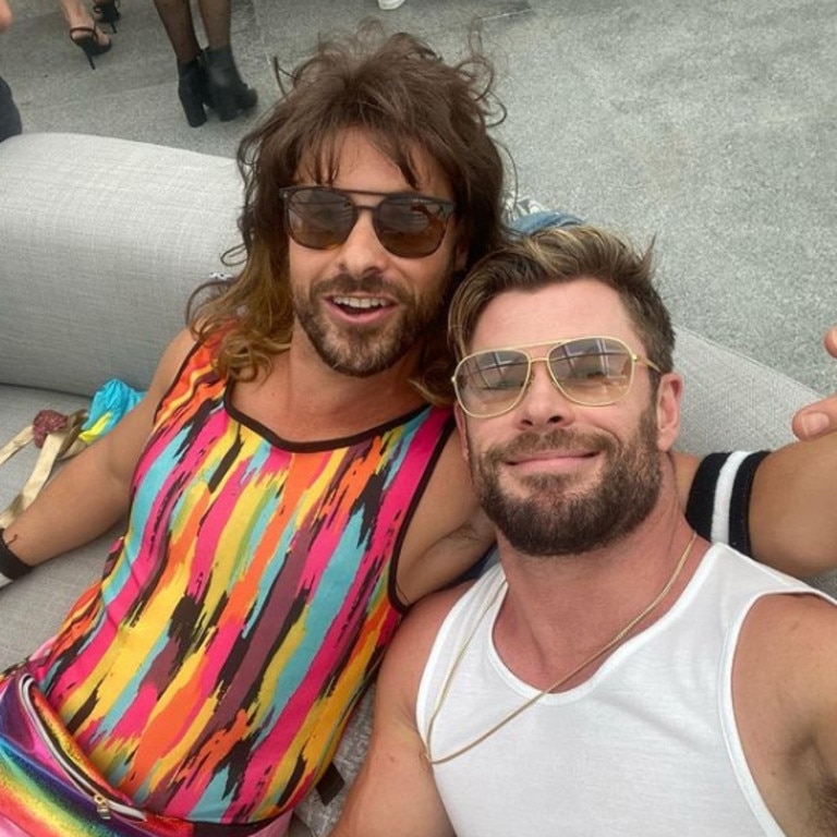 Chris Hemsworth and star friends dress up for 80s theme party | Gold ...