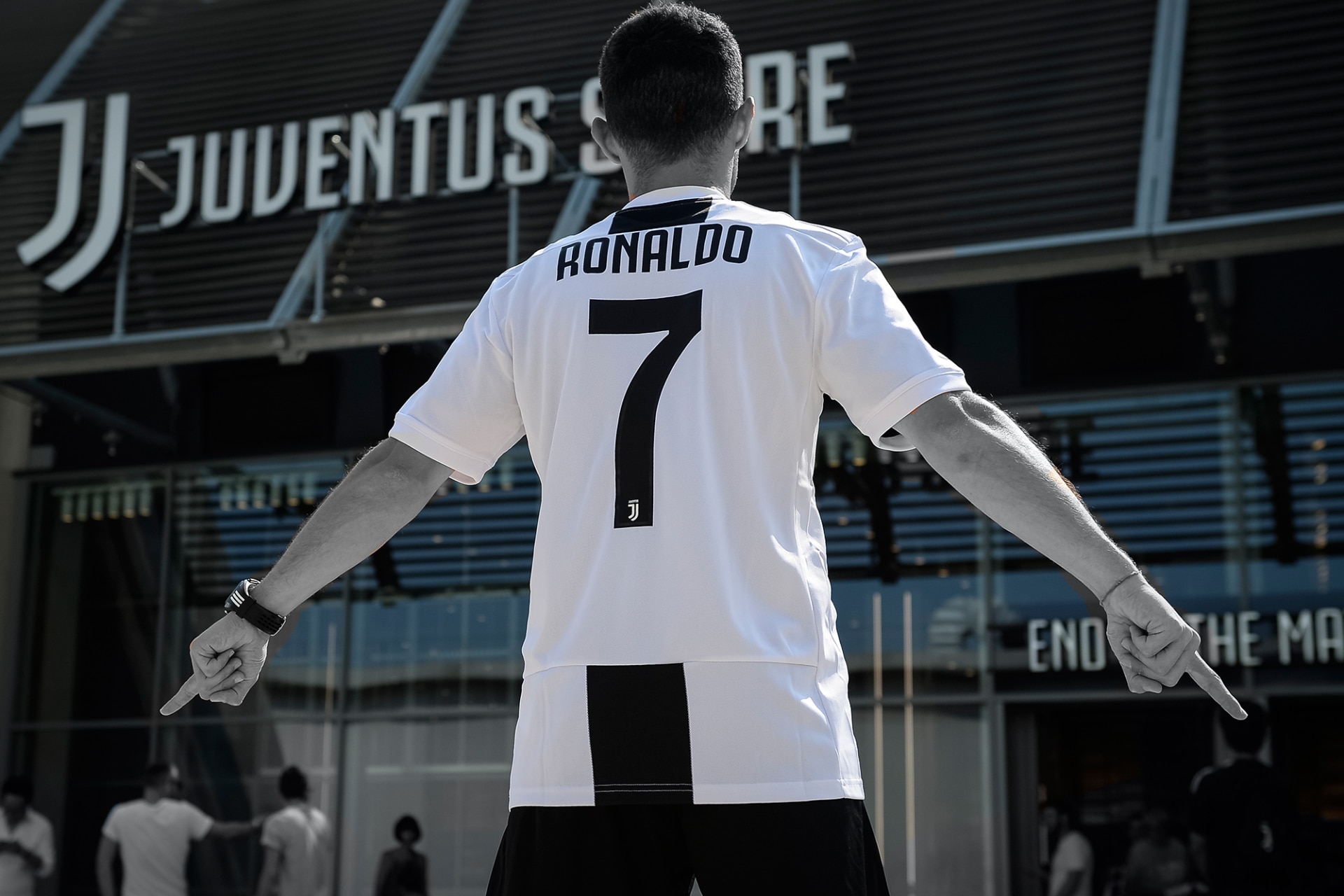 Ronaldo juventus hot sale new kit