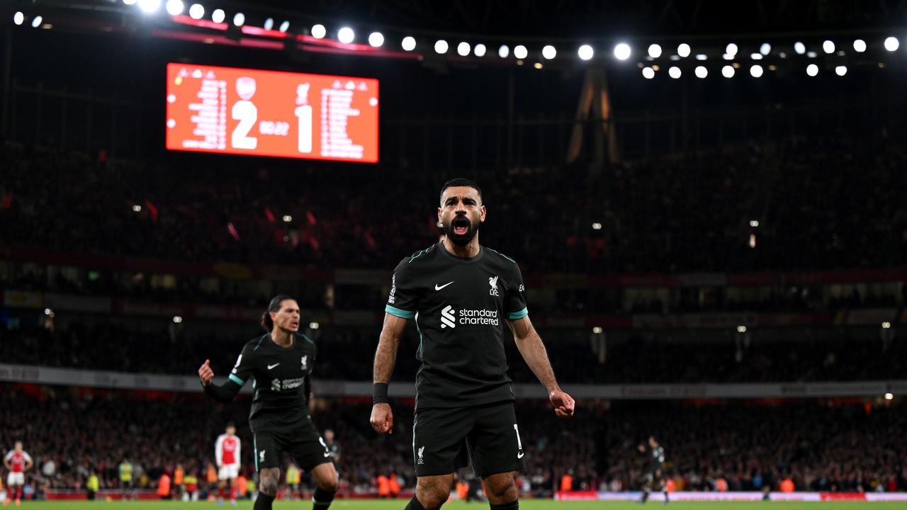 Salah strikes late as Liverpool snatch draw at Arsenal, Spurs slump