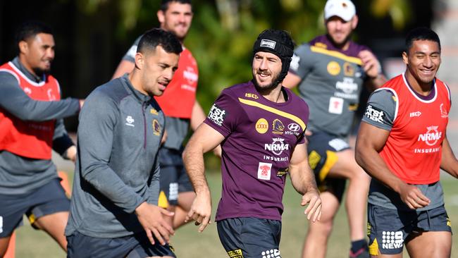 Brisbane Broncos player Ben Hunt (centre) during a training session in Brisbane, Wednesday, Aug. 2, 2017. The Broncos will play the Gold Coast Titans in their round 22 NRL clash. (AAP Image/Darren England) NO ARCHIVING