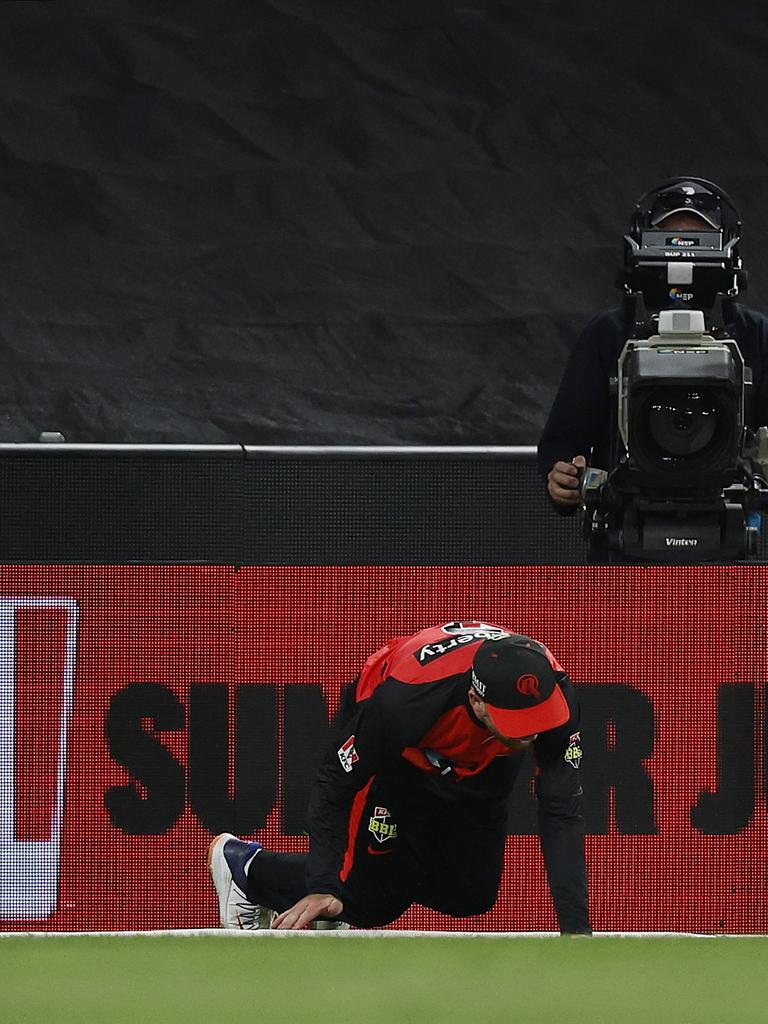 Mackenzie Harvey slips while trying to take a catch on the boundary. Picture: Daniel Pockett/Getty Images.