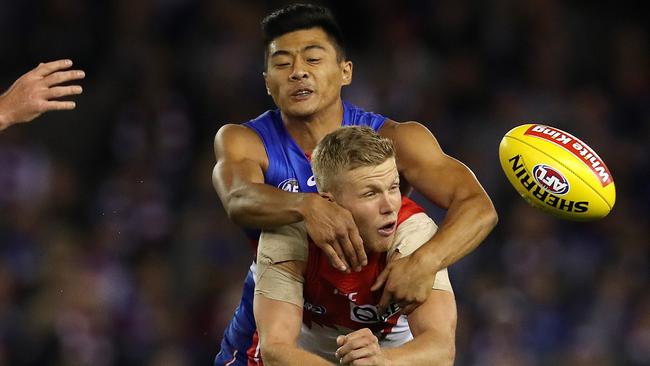 Dan Hannebery is tackled by Lin Jong. Picture: Michael Klein