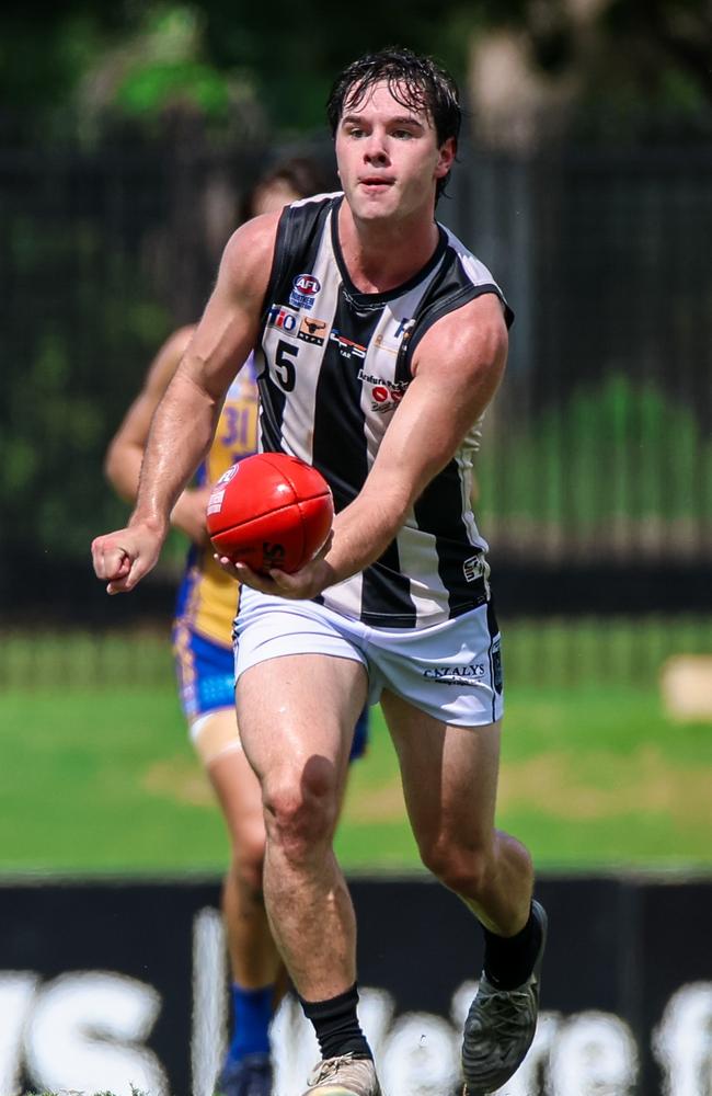 Matthew Payne playing for the Palmerston Magpies in the 2024-25 NTFL season. Picture: Celina Whan / AFLNT Media