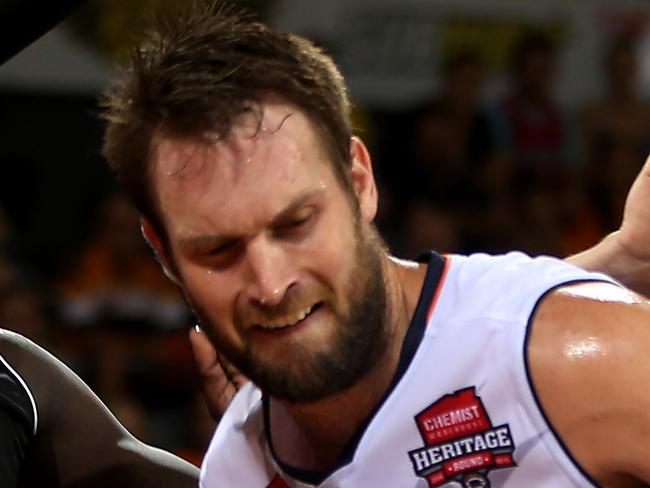 United thump Taipans to send warning