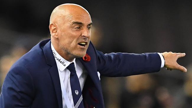 Melbourne Victory coach Kevin Muscat shouts instructions on Saturday night.
