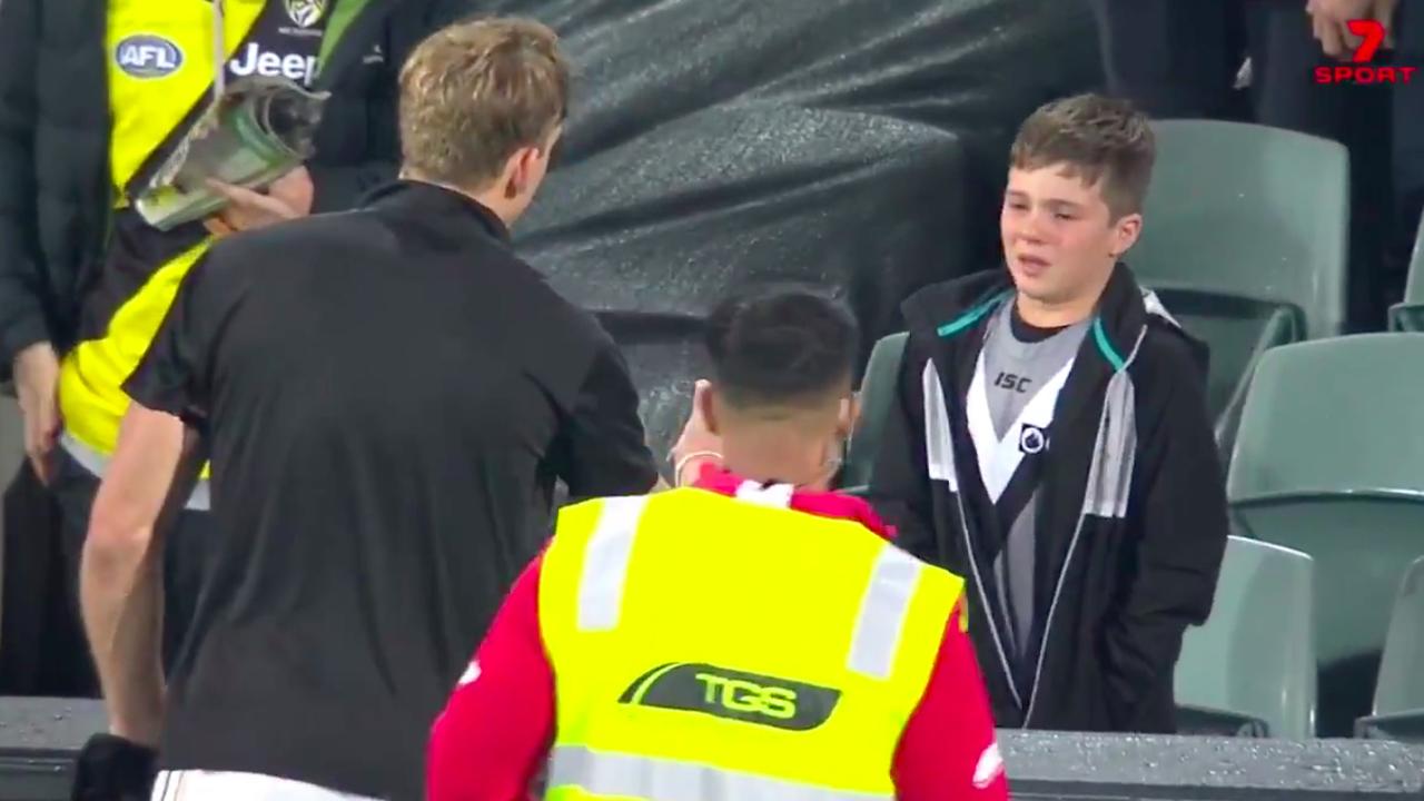 A young Port Adelaide fan speaks with Tom Lynch.