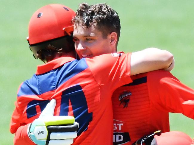 ADELAIDE, AUSTRALIA - NOVEMBER 28:  Alex Carey of the Redbacks celebrates bringing up his century with his captain Travis Head of the Redbacks during the Marsh One Day Cup match between South Australia and Queensland at Adelaide Oval, on November 28, 2021, in Adelaide, Australia. (Photo by Mark Brake/Getty Images)